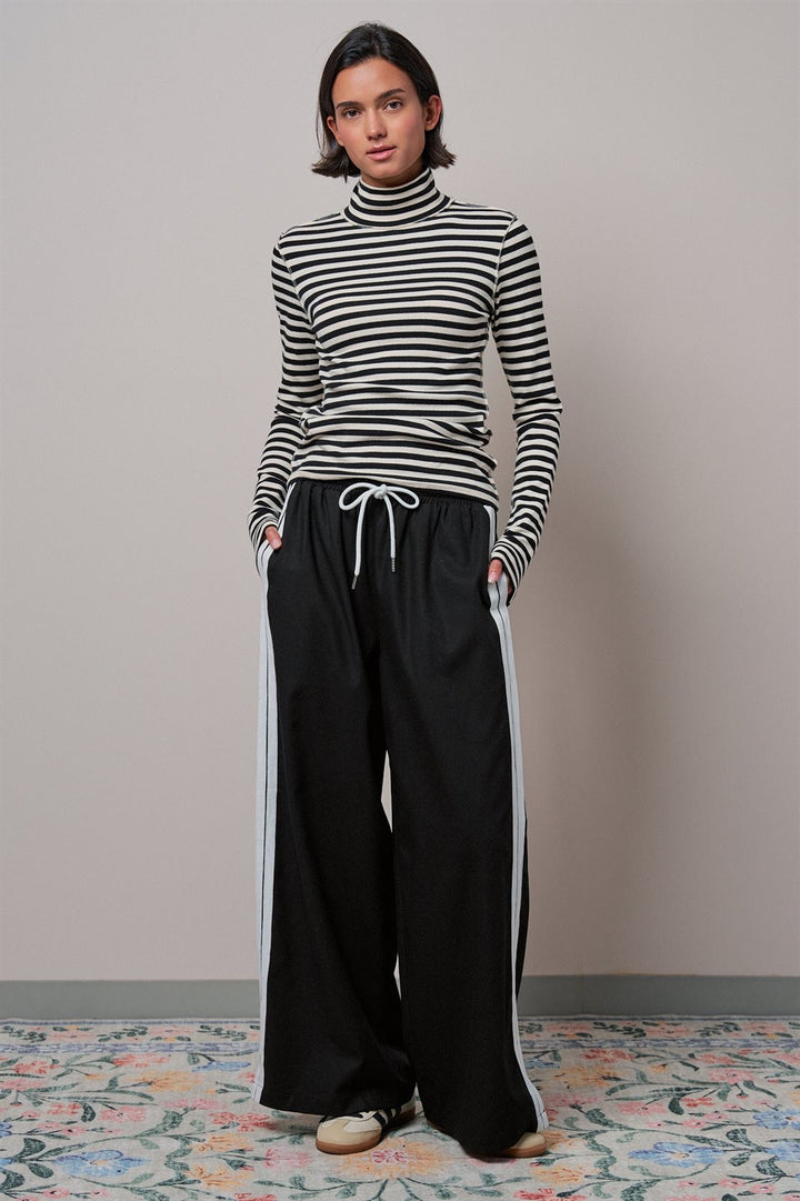 Side Stripe Drawstring Wide-Leg Pants in BLACK - Women's Wholesale Casual Pants | Trend Notes