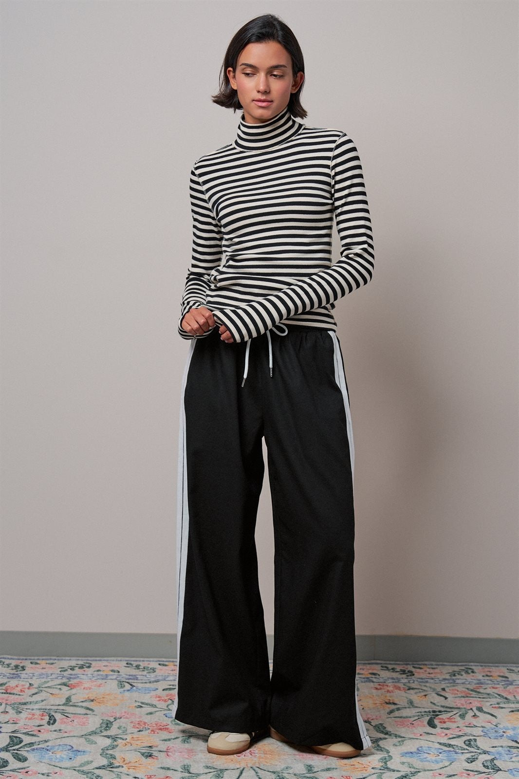 Side Stripe Drawstring Wide-Leg Pants in BLACK - Women's Wholesale Casual Pants | Trend Notes