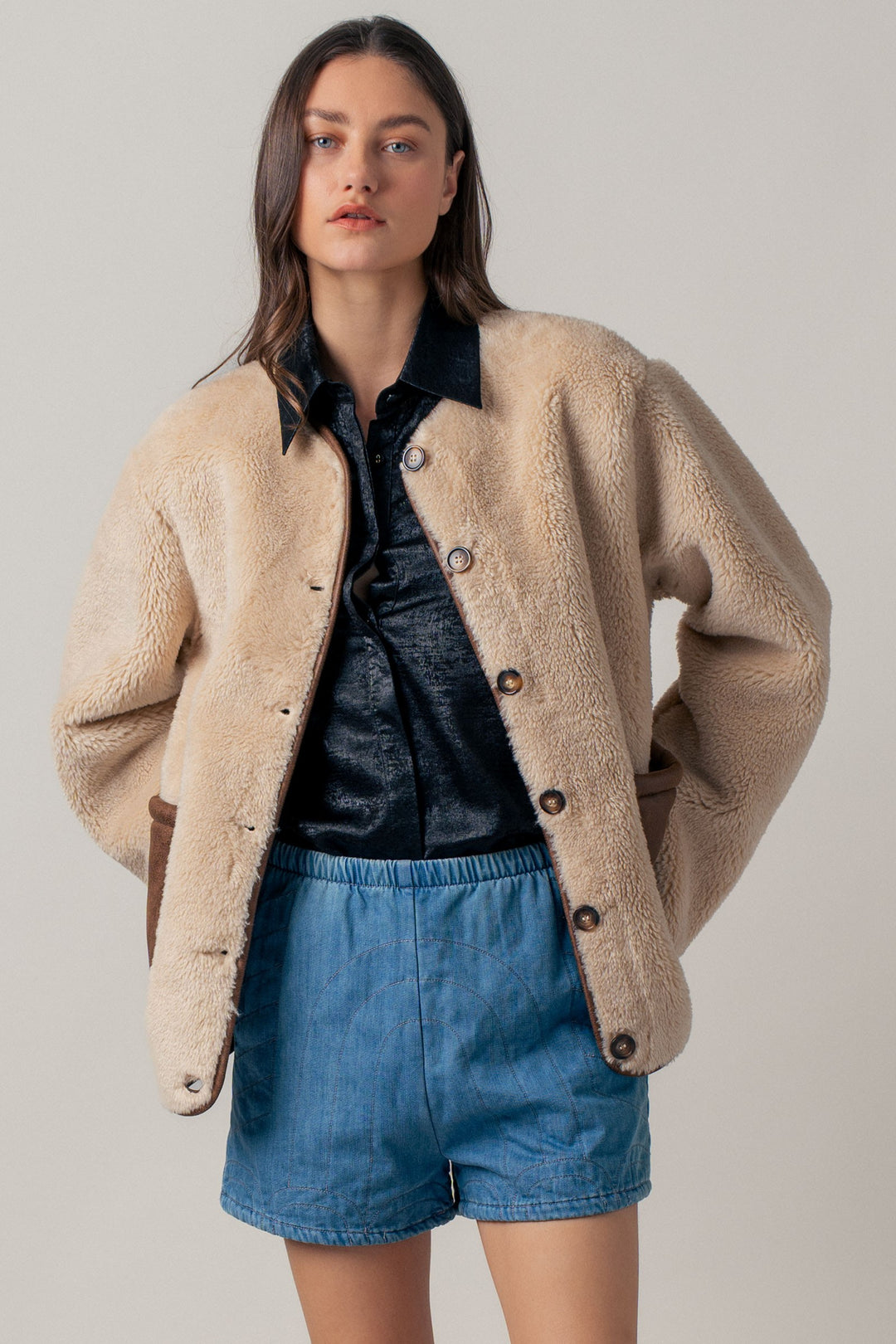 cozy boxy shearling jacket with suede pocket - beige (additional view)