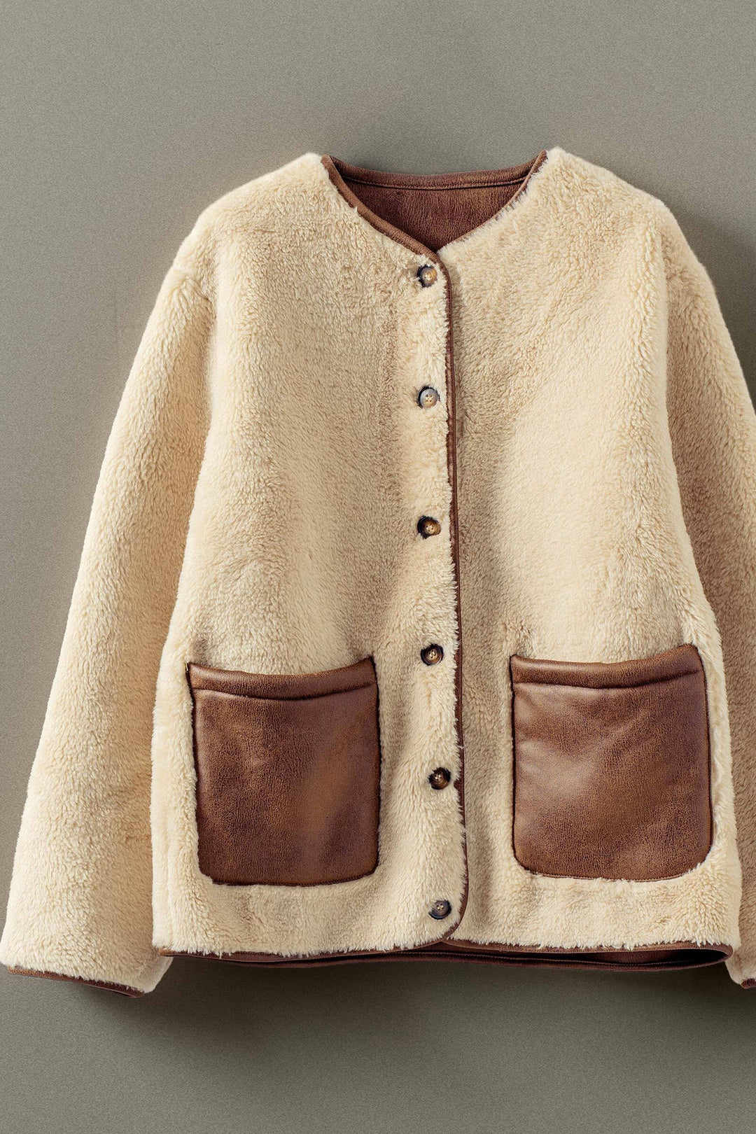 cozy boxy shearling jacket with suede pocket - beige (additional view)