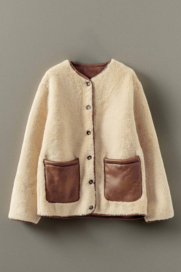 cozy boxy shearling jacket with suede pocket - beige (additional view)