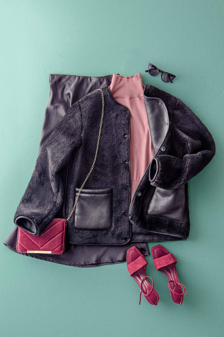 cozy boxy shearling jacket with suede pocket - black (additional view)