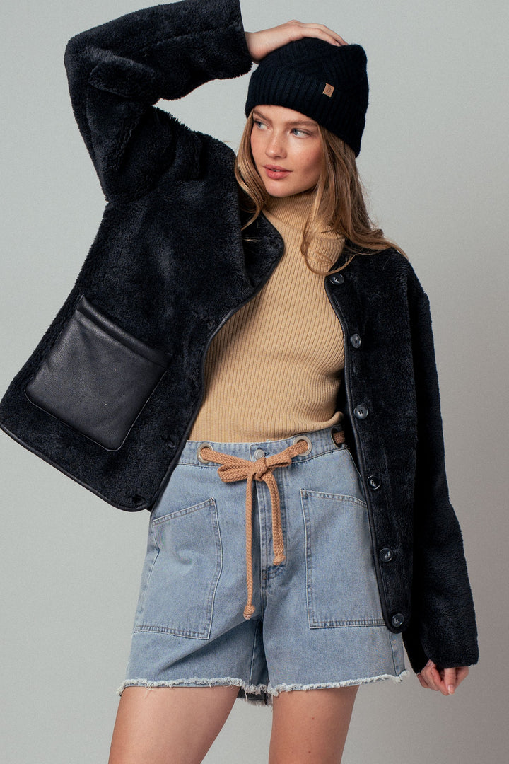 cozy boxy shearling jacket with suede pocket - black (additional view)