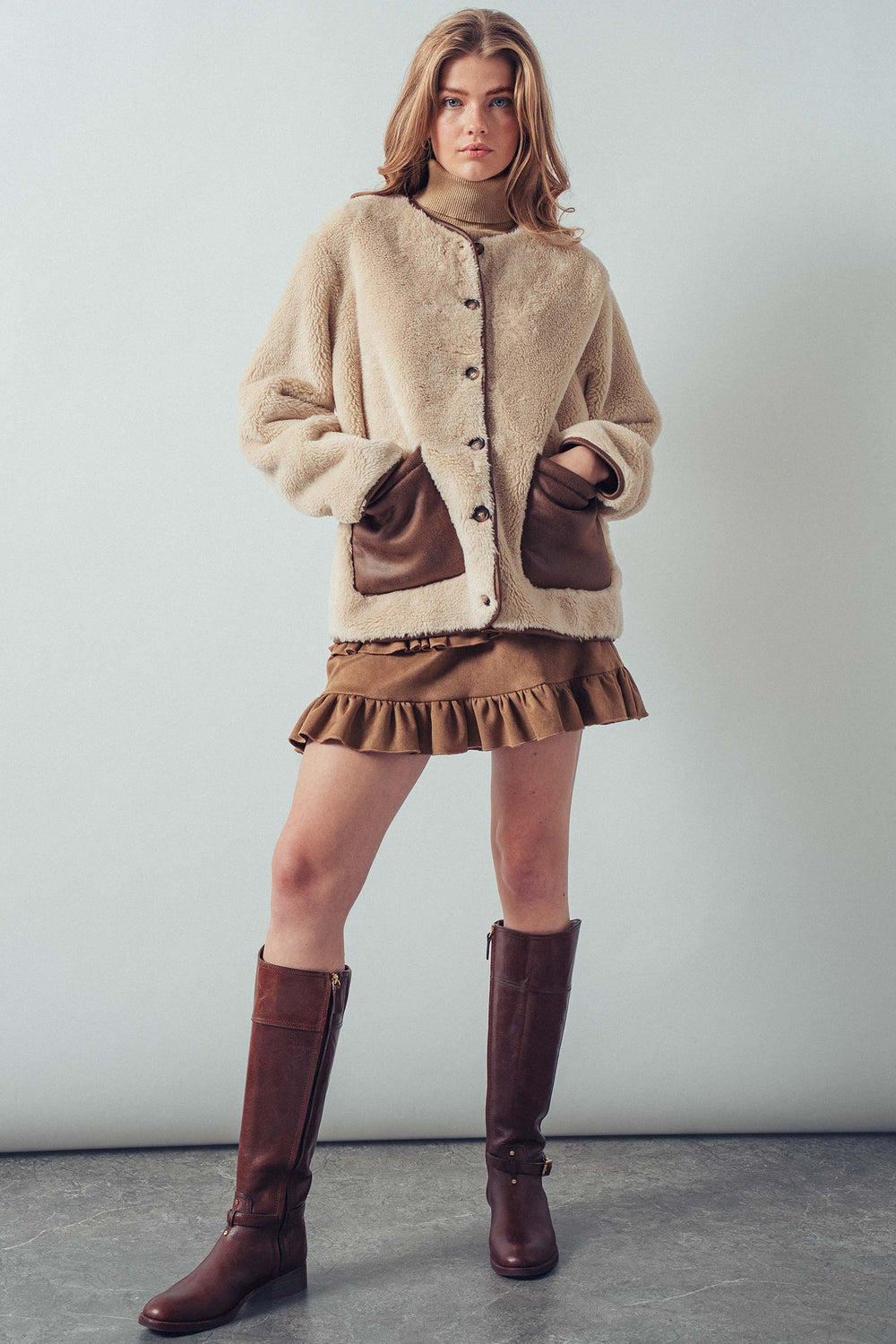 cozy boxy shearling jacket with suede pockets - beige (additional view)