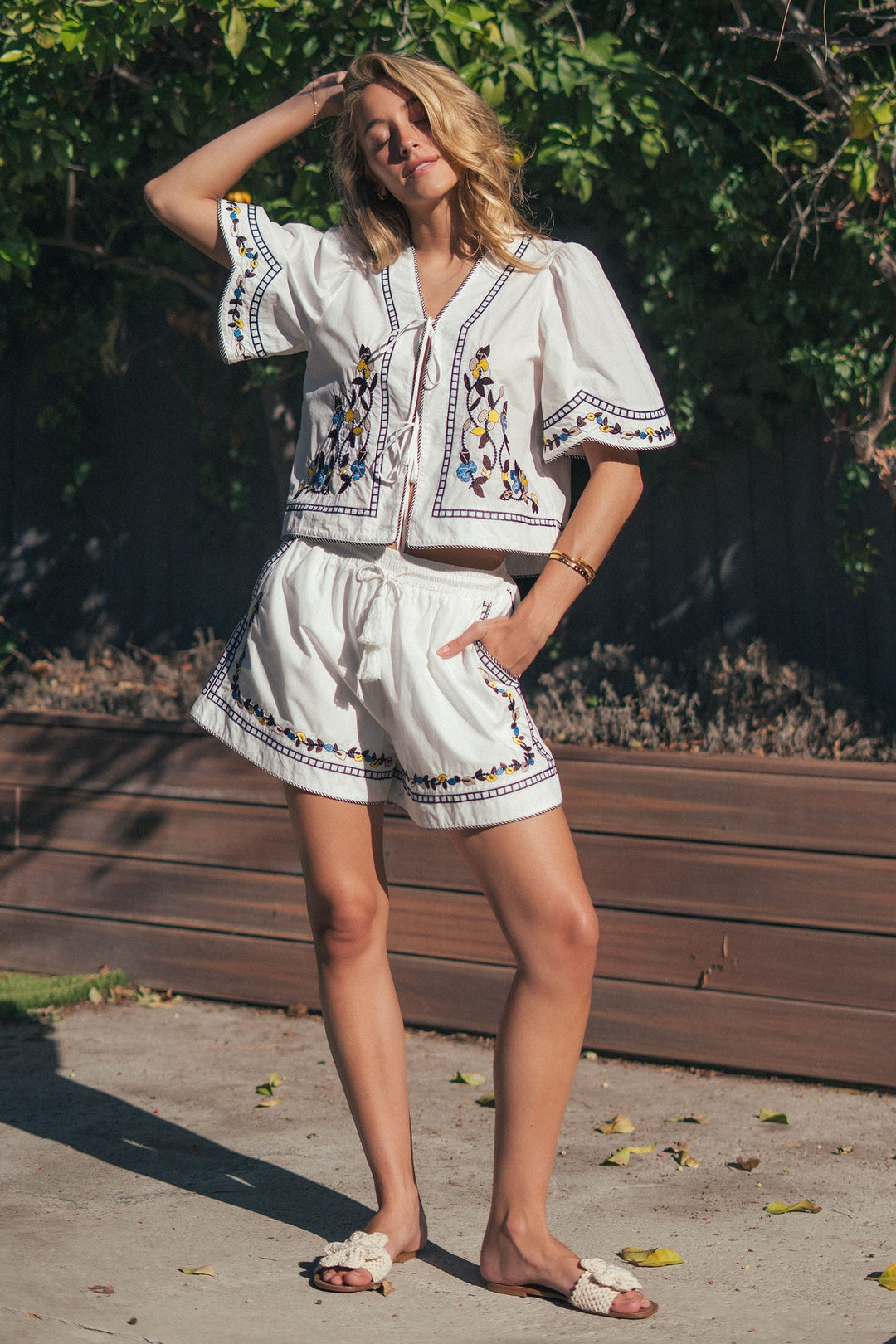 vintage inspired embroidered trim cotton shorts - white (additional view)