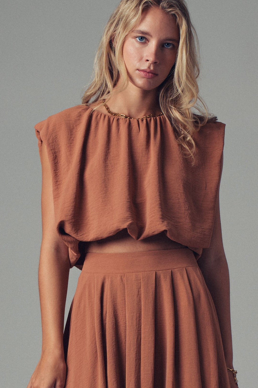 volume sleeveless tie back blouse - camel