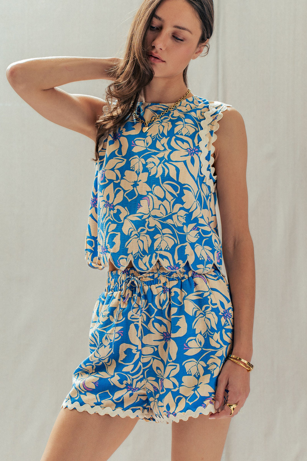 floral scallop hem shorts - blue (additional view)