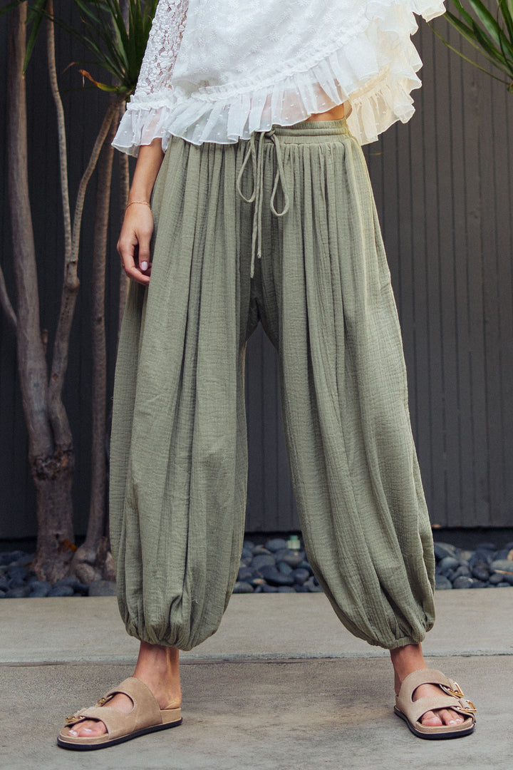 cloud drift cotton gauze balloon pant - olive (additional view)