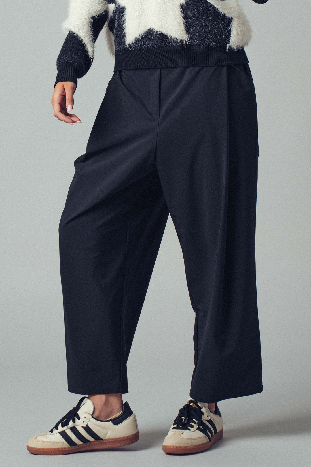 Relaxed Wide Leg Cropped Trousers With Pockets, additional view