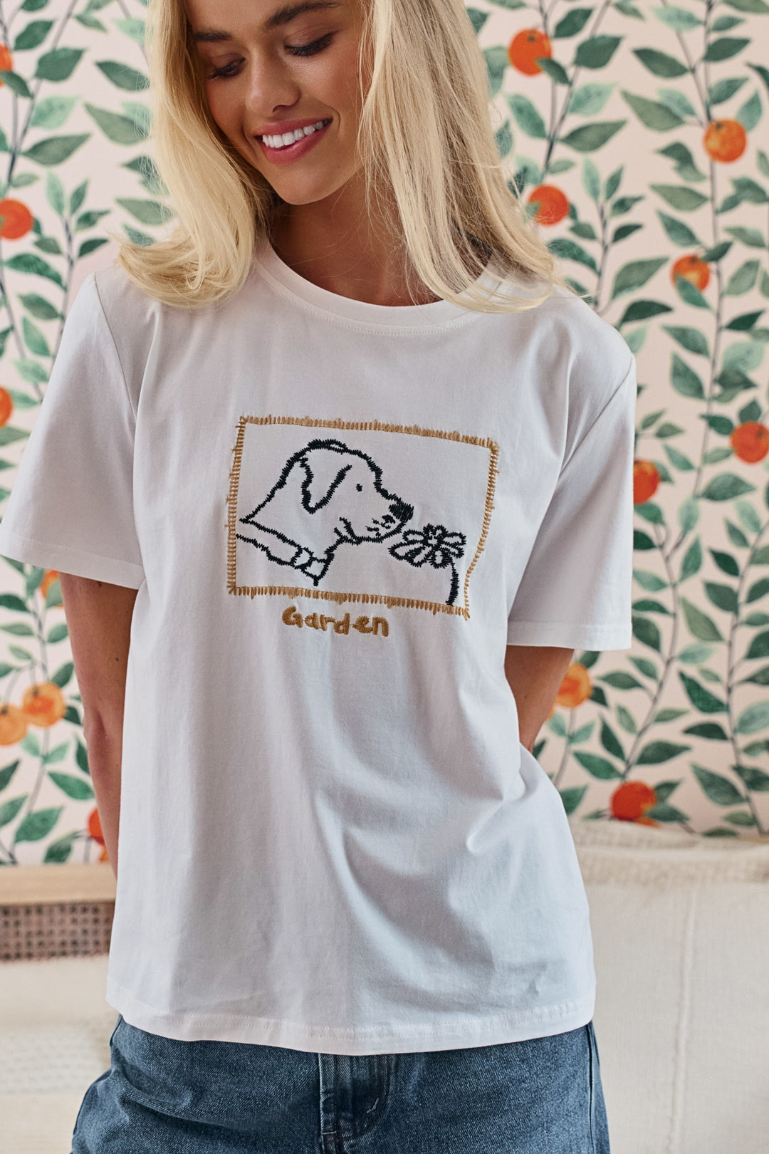 garden embroidered dog graphic t shirt - white