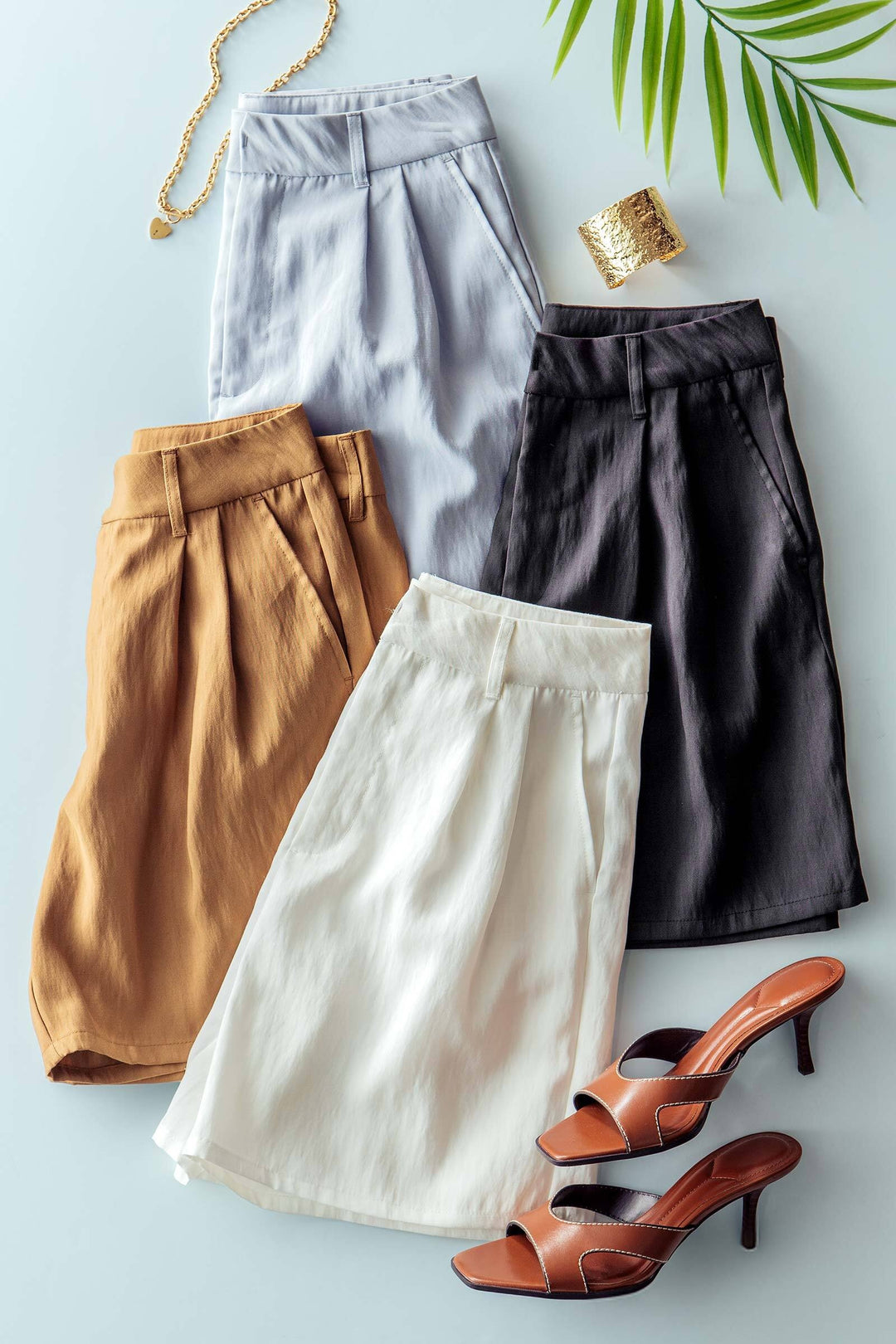 soft tailored pleated shorts - default