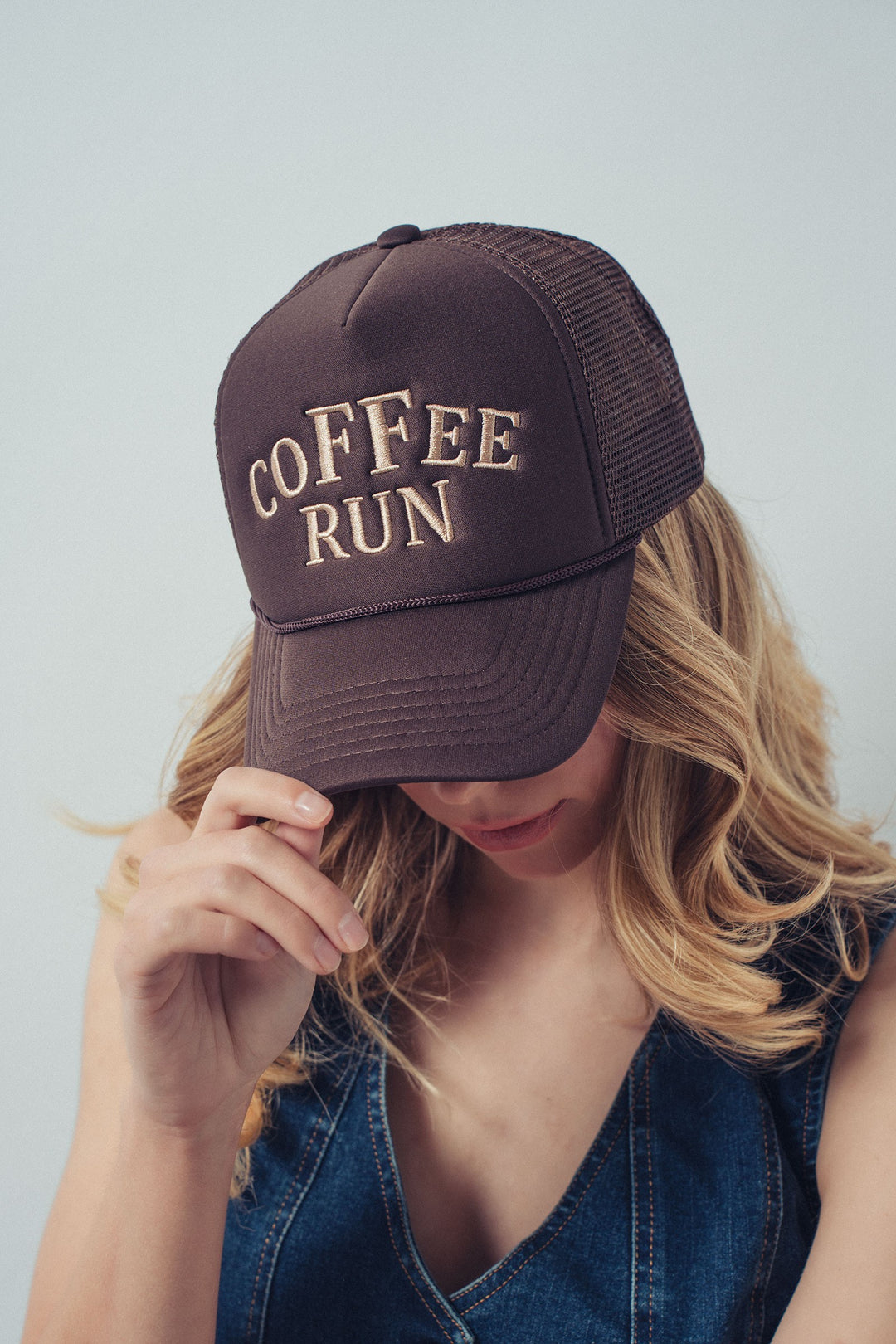 coffee run trucker hat - brown