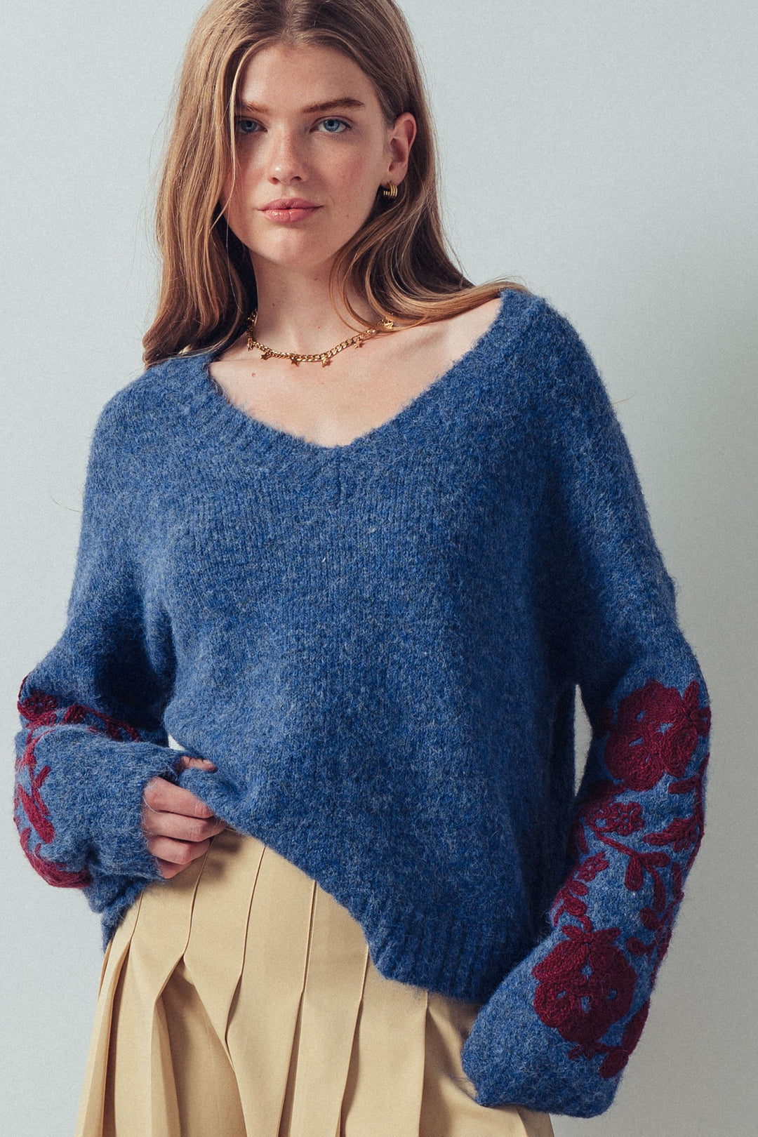 embroidered v neck sweater - blue