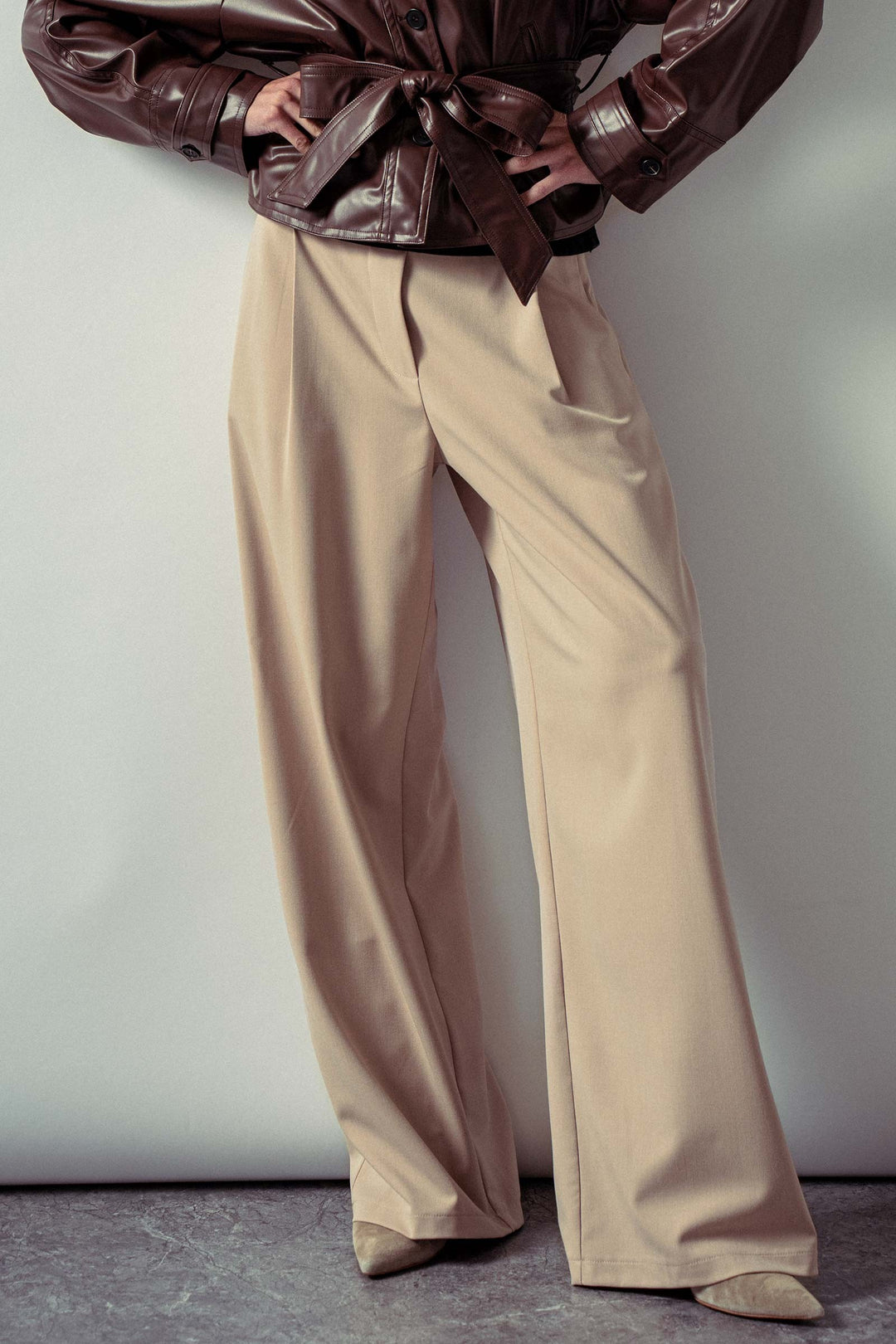 relaxed wide leg drawstring trousers - khaki