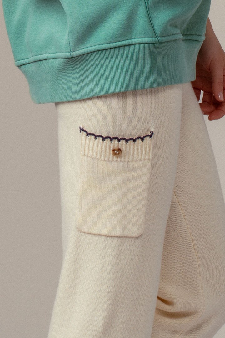 0491-7856 | Pantalones de punto acogedores con detalle de bolsillo