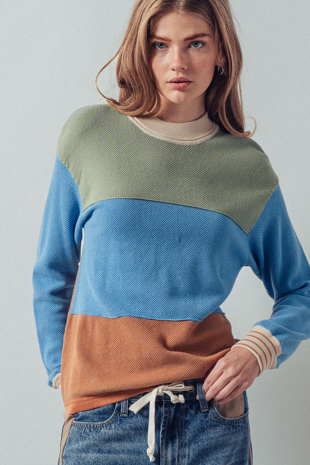 colorblock knit pullover with textured fabric - rust multi