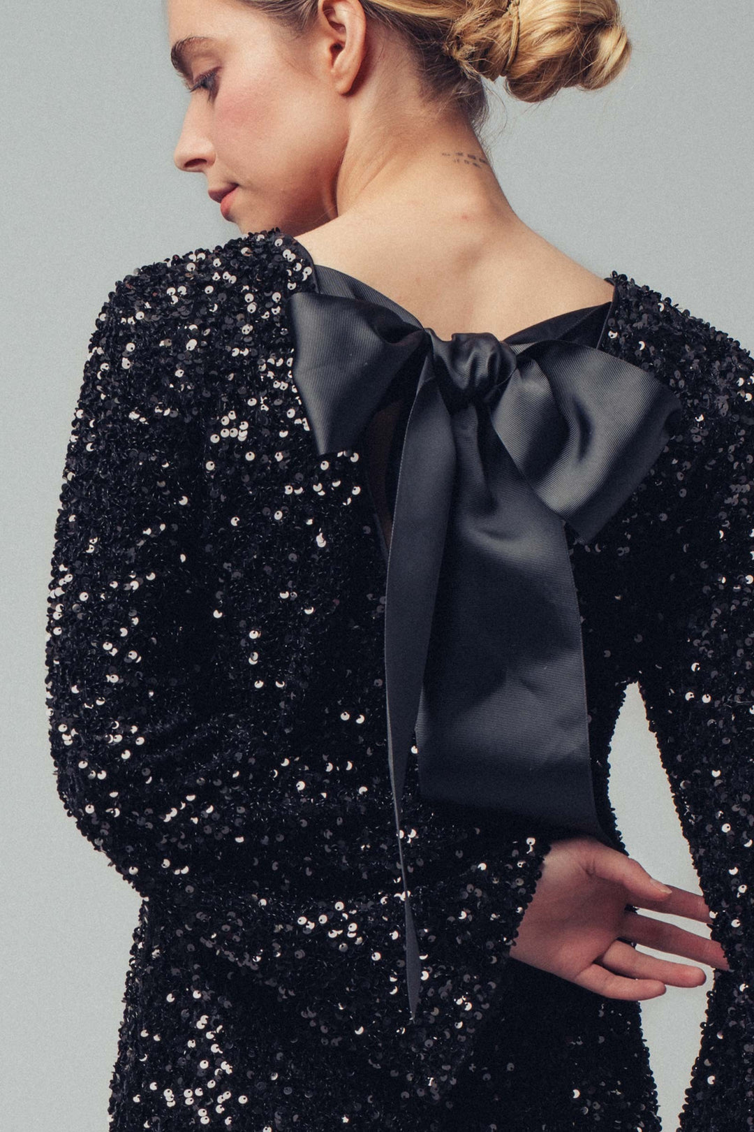 mini dress with back bow - black