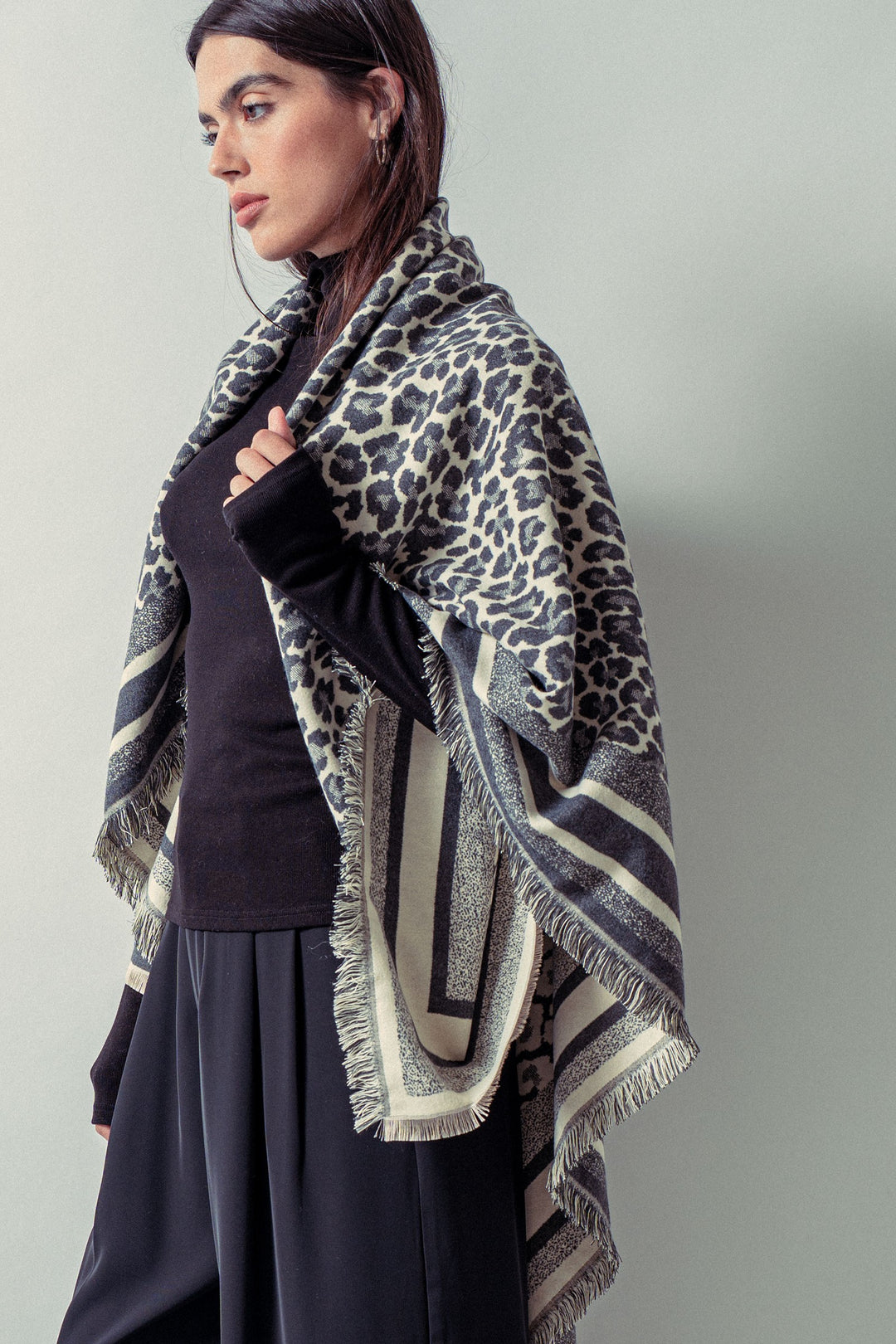 border knit shawl - grey