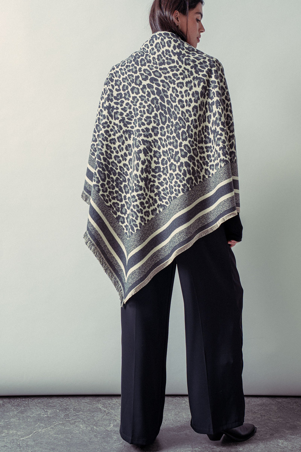 border knit shawl - grey (additional view)