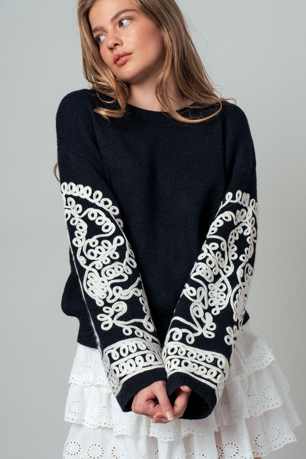 embroidered sleeve knit sweater - black ivory