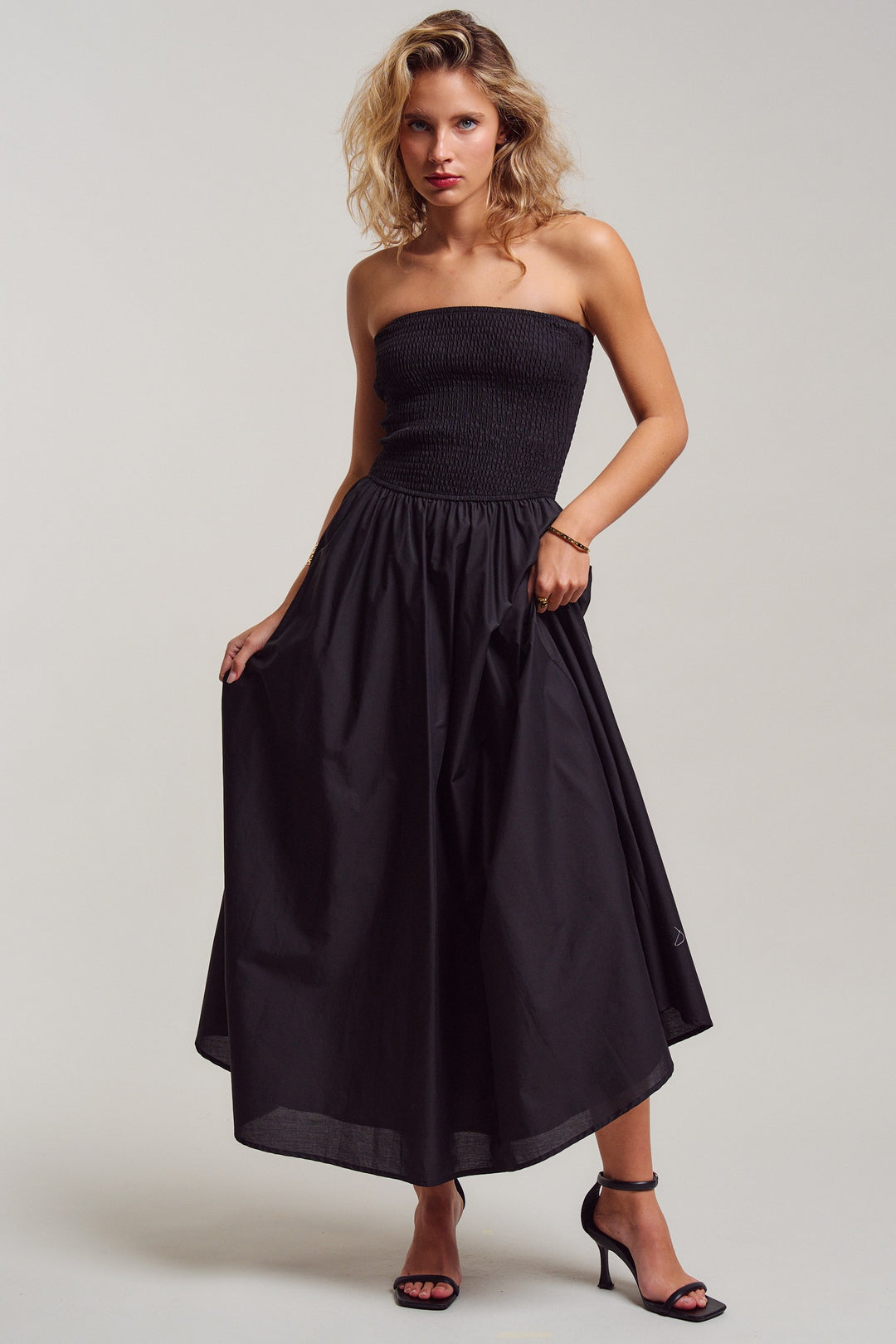 chic smocked maxi - black (additional view)