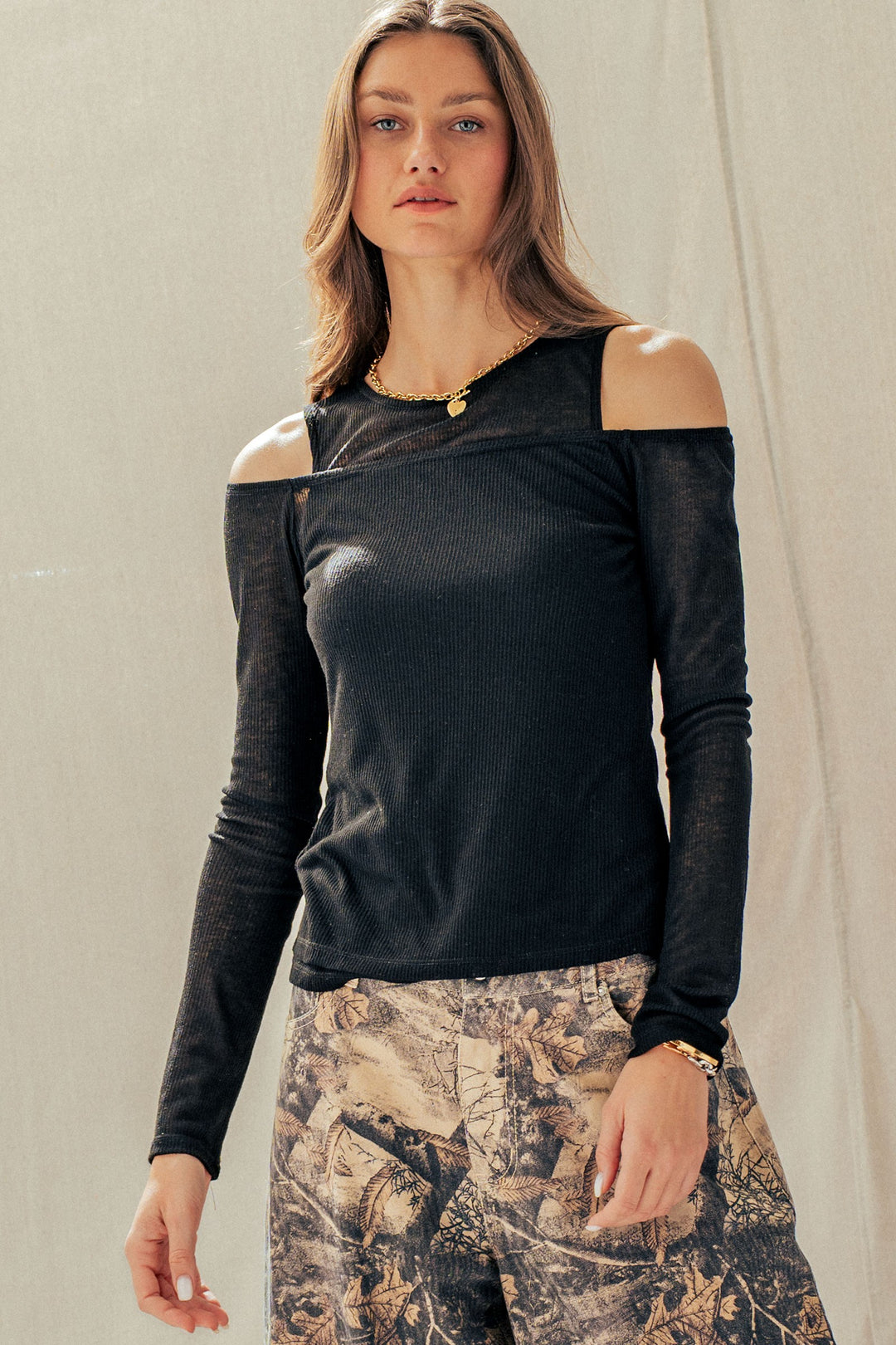 chic cold shoulder cutout top - black (additional view)