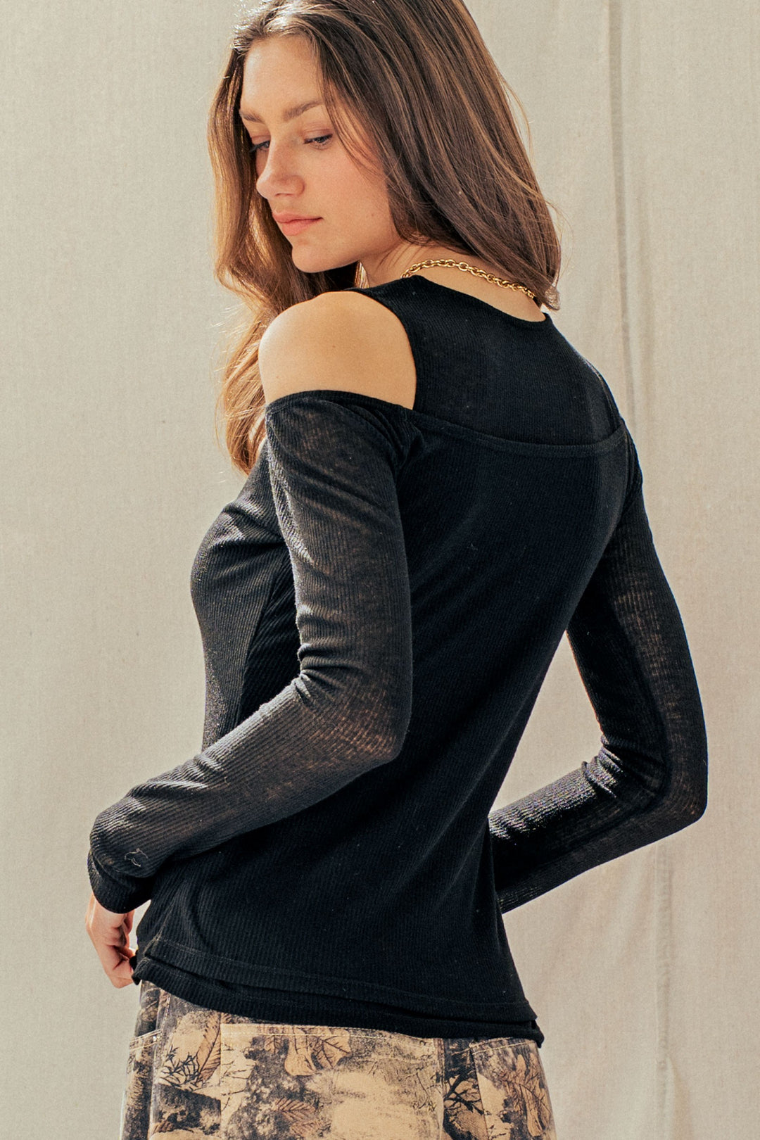 chic cold shoulder cutout top - black (additional view)
