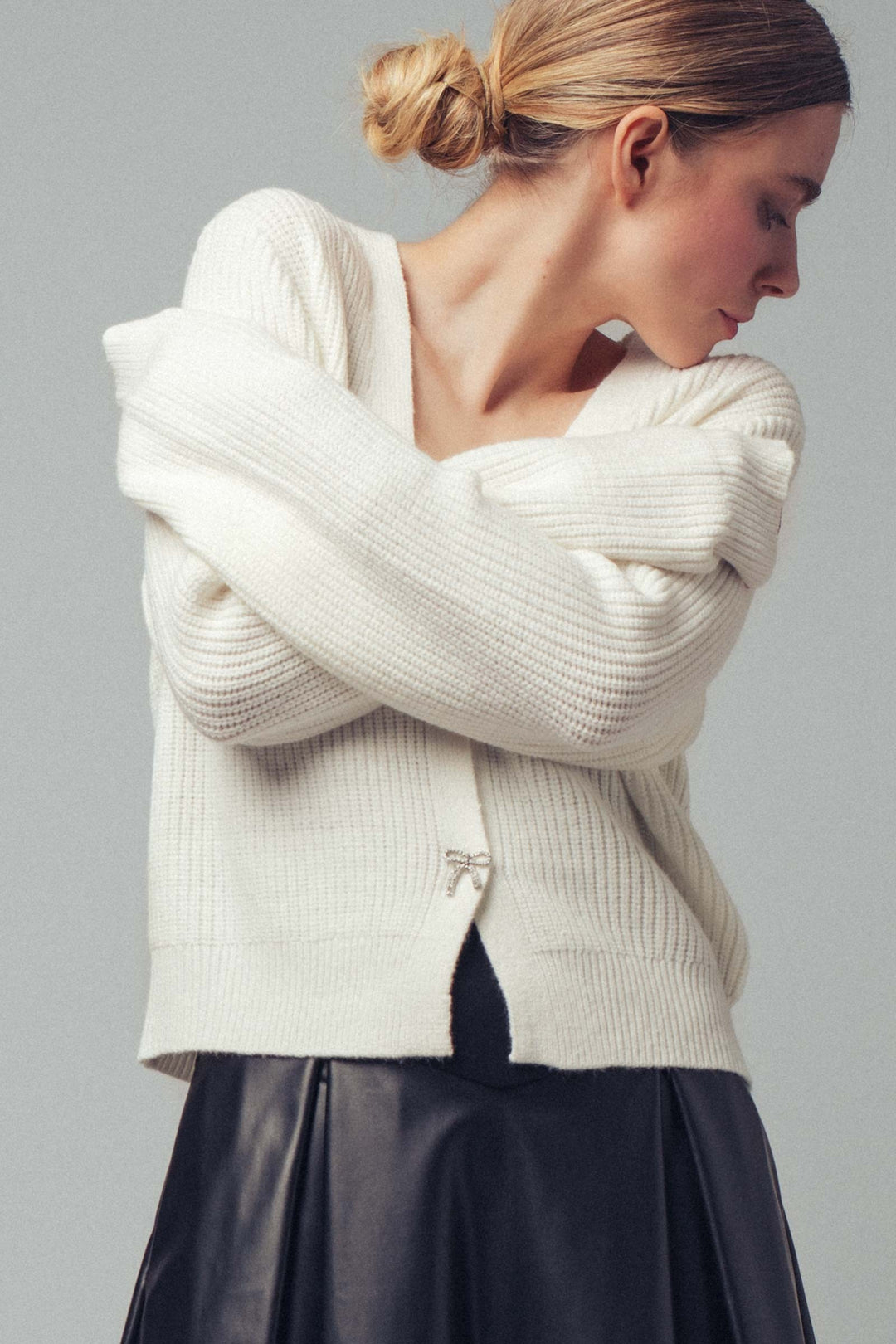 stud bow detail knit cardigan - ivory