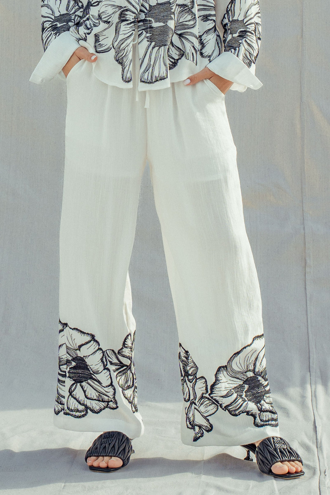 embroidered wide leg pants - white