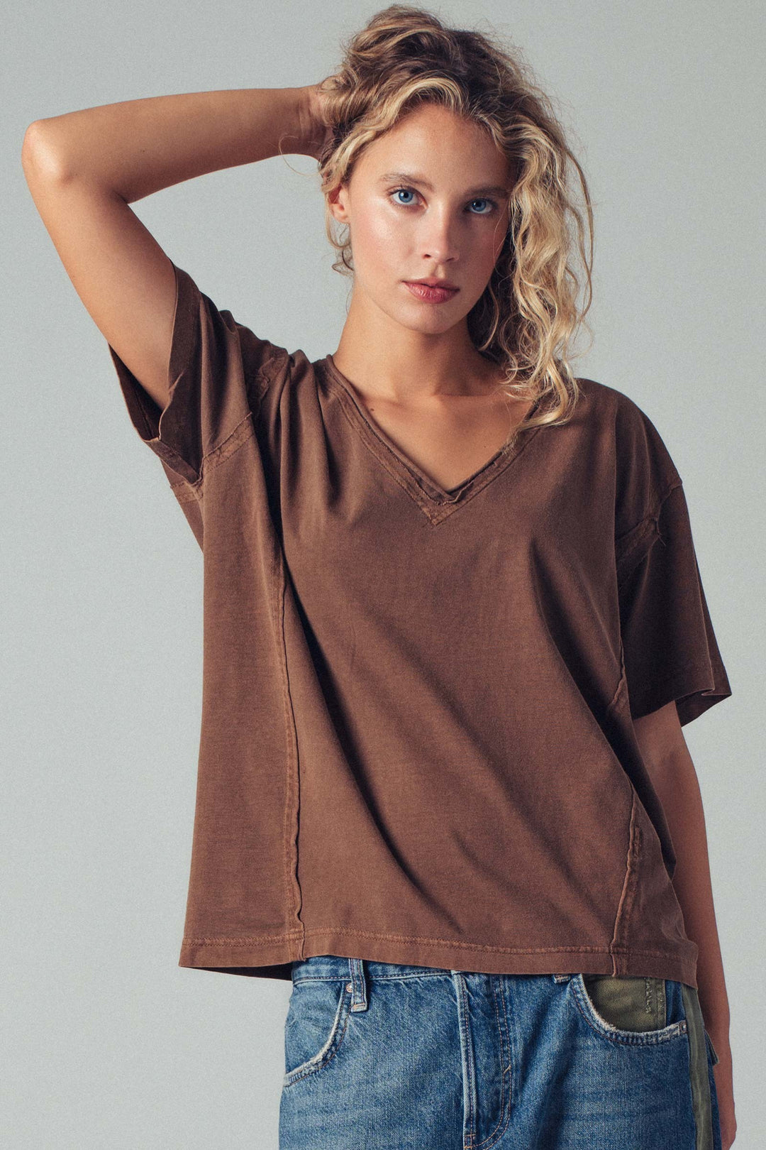 vintage wash v neck tee - brown (additional view)