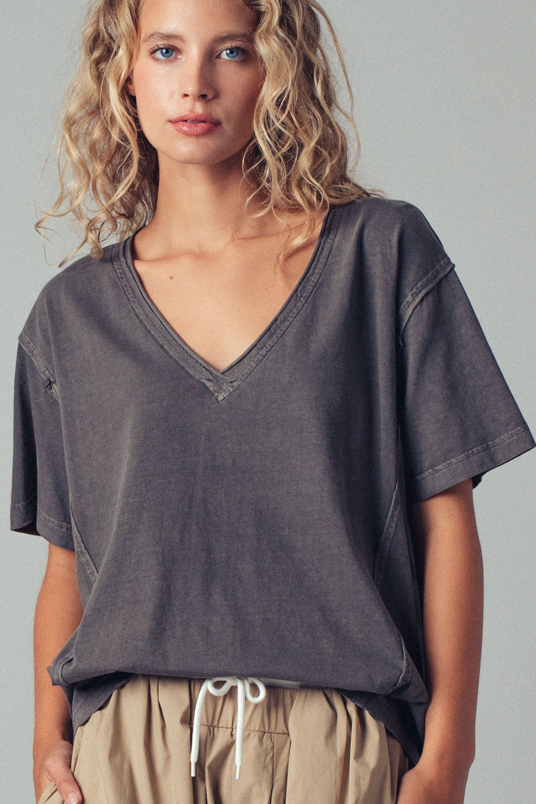 vintage wash v neck tee - charcoal (additional view)