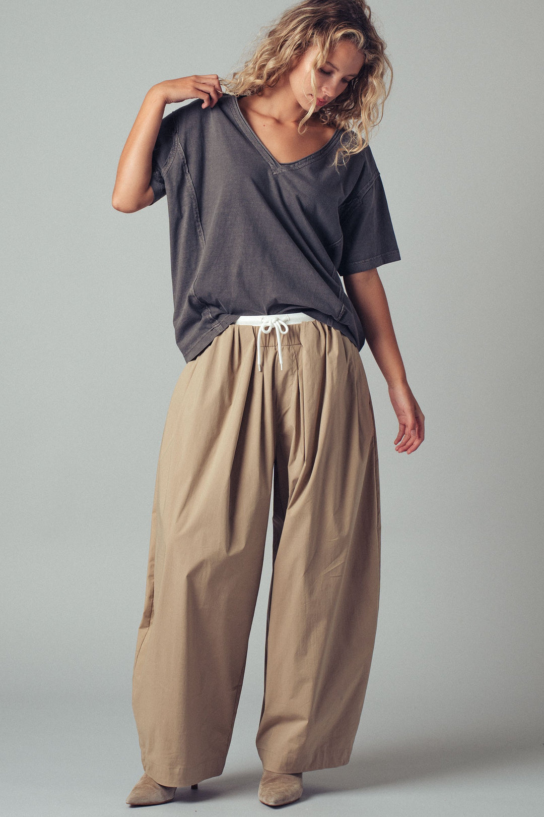vintage wash v neck tee - charcoal (additional view)