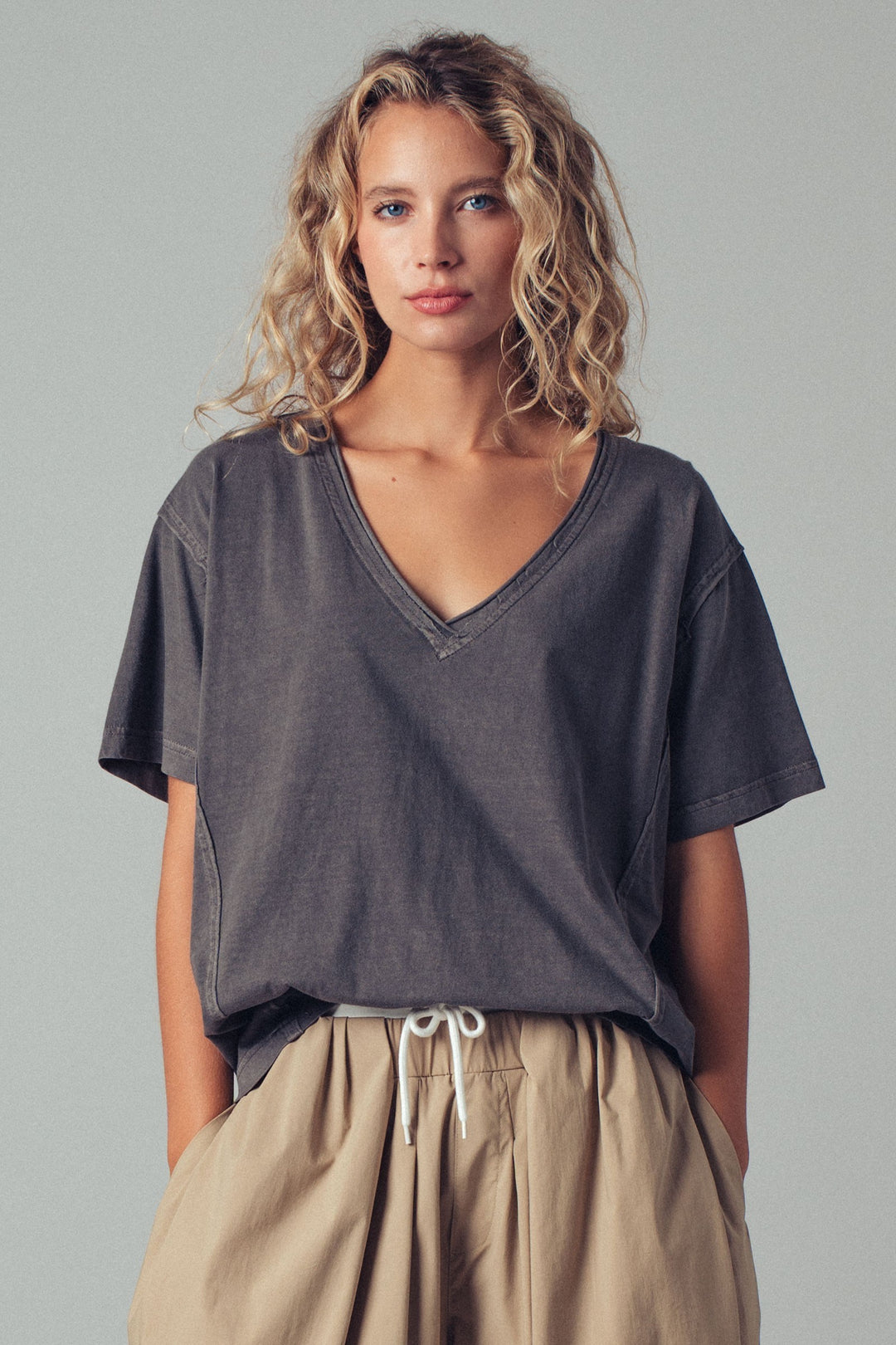 vintage wash v neck tee - charcoal (additional view)