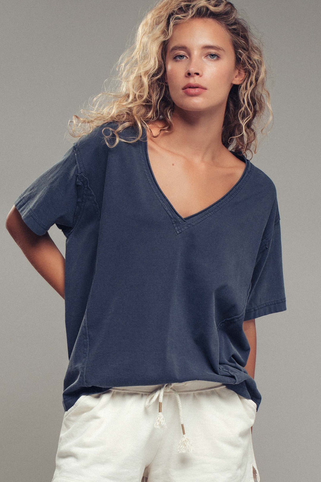 vintage wash v neck tee - navy
