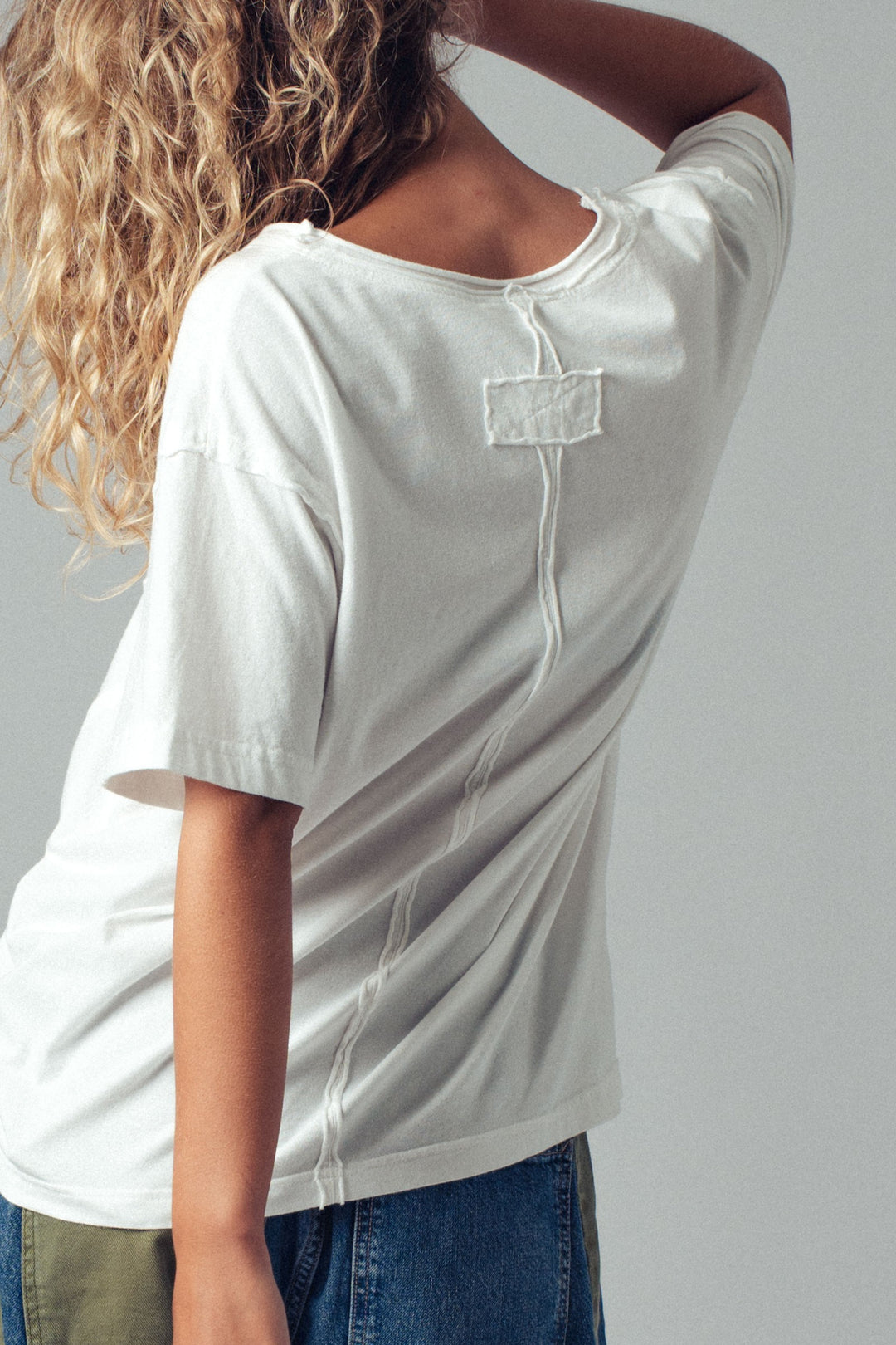 vintage wash v neck tee - white (additional view)