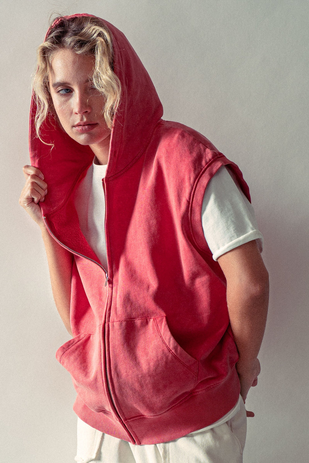 0949 3252 f vintage washed french terry sleeveless hoodie - red