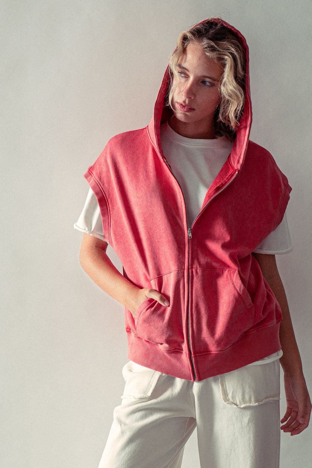 0949 3252 f vintage washed french terry sleeveless hoodie - red (additional view)