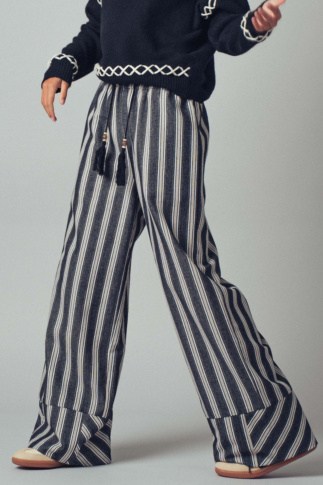 wide leg striped pants w drawstring tassel - black (additional view)
