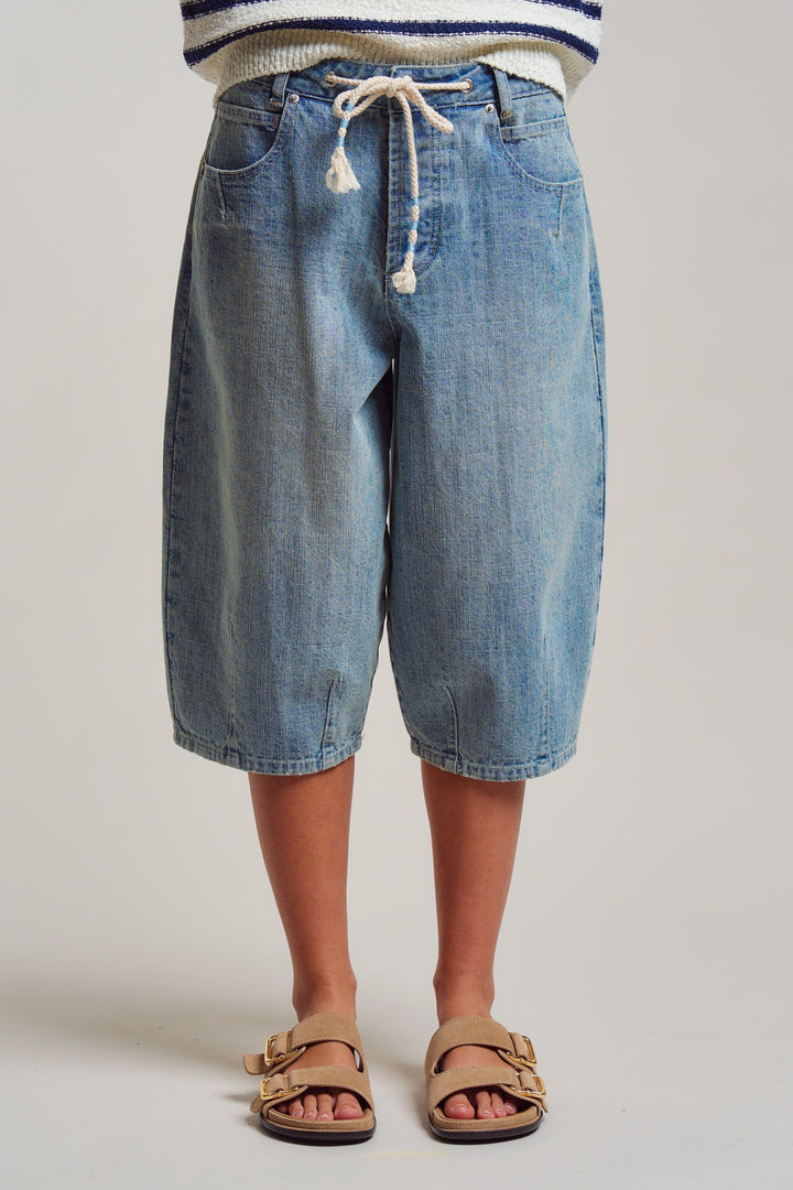 relaxed barrel fit bermuda drawstring denim - lt denim (additional view)