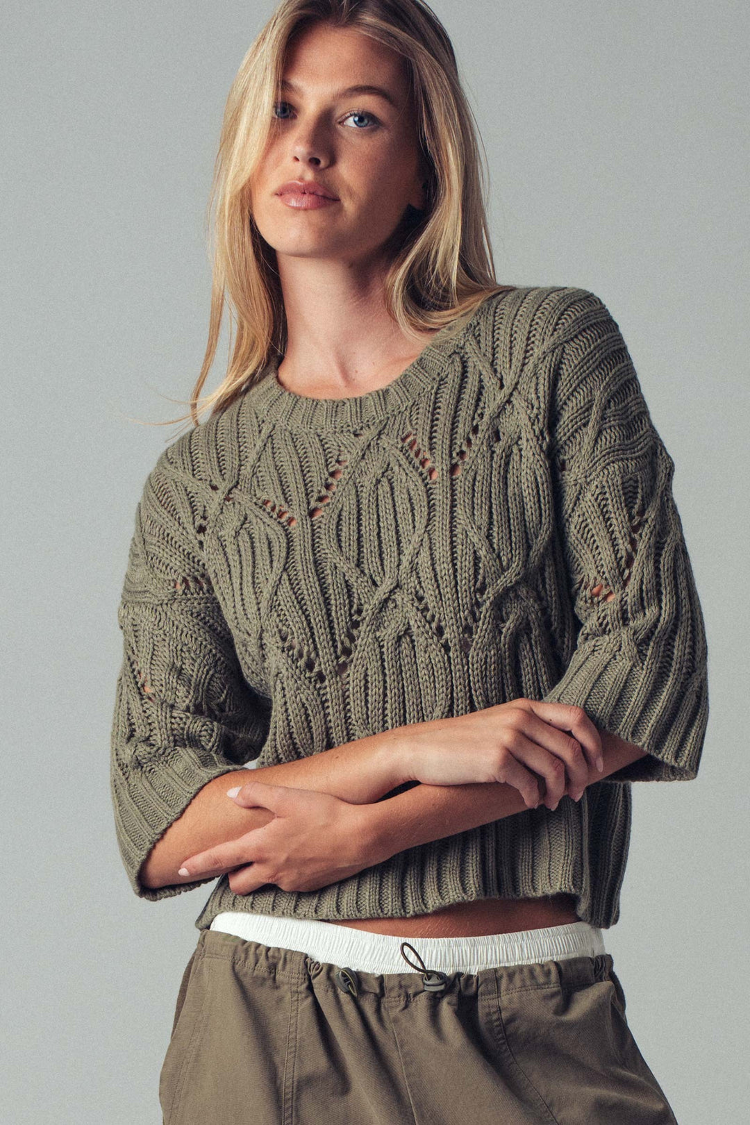Cropped Cable Knit Pullover with Textured Design