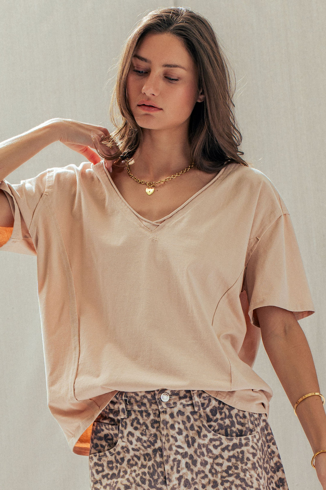 everyday vintage wash v neck tee - natural (additional view)