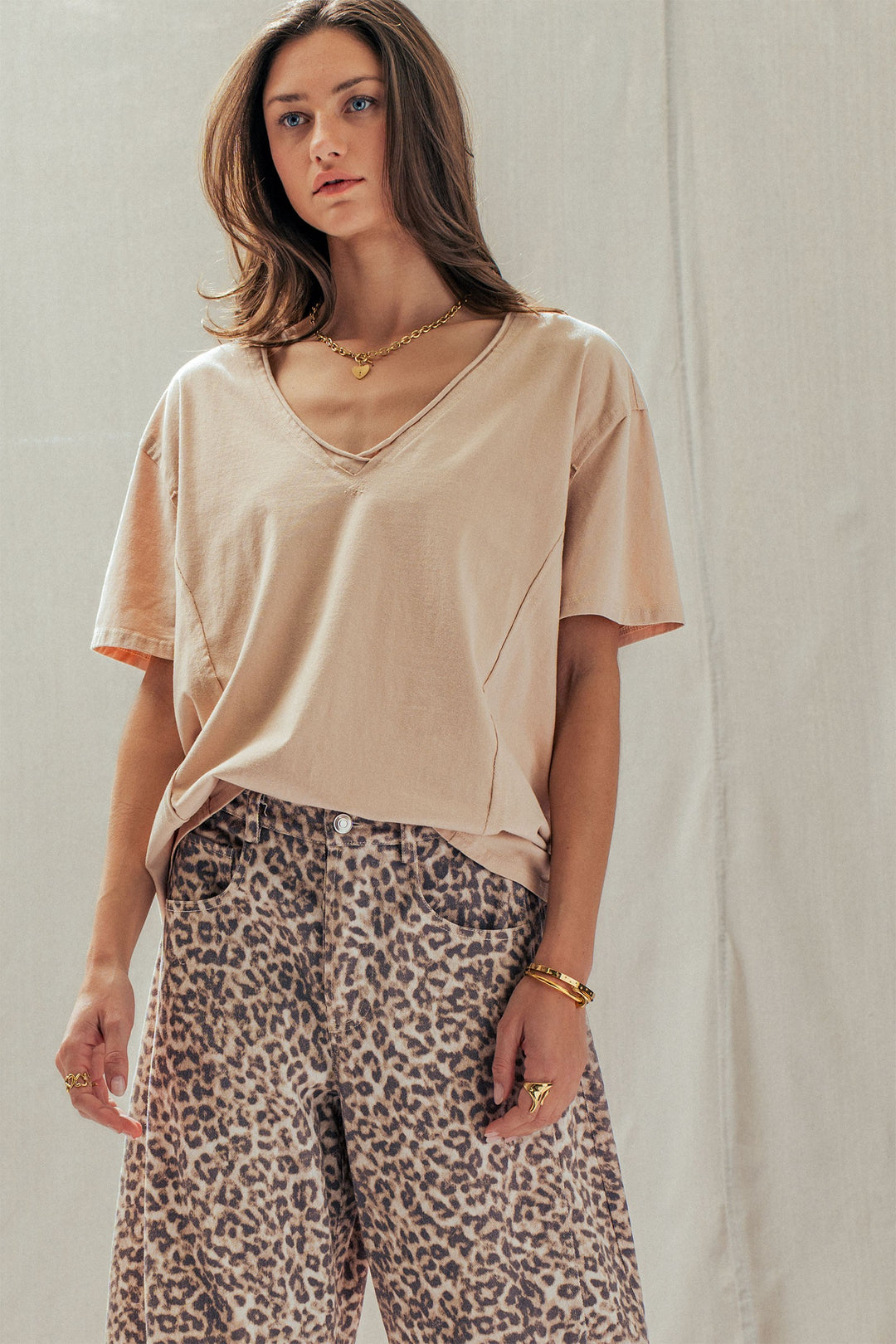 everyday vintage wash v neck tee - natural (additional view)