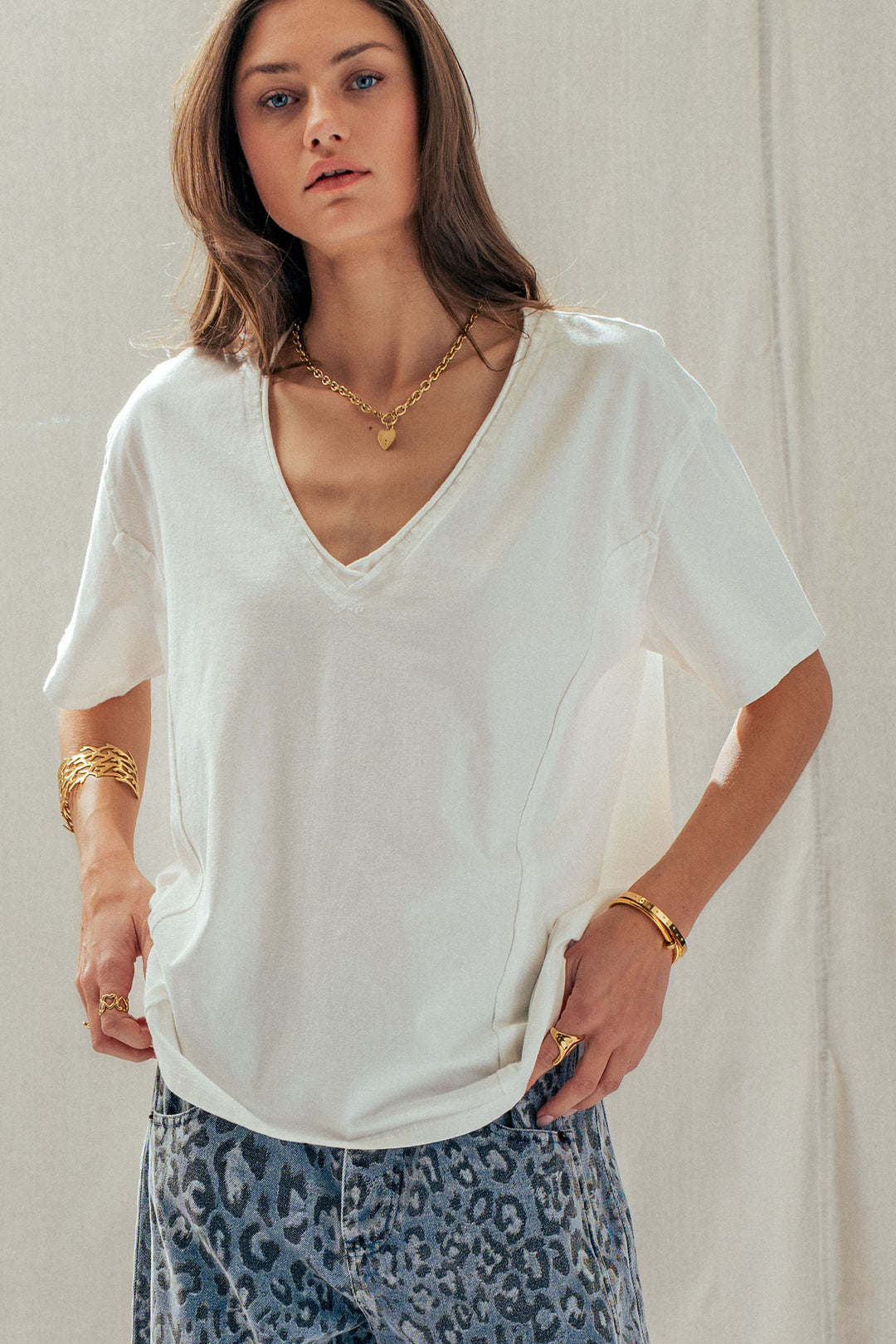 everyday vintage wash v neck tee - white (additional view)