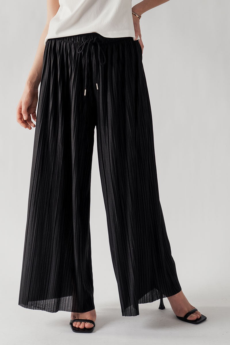 Pleated Wide-Leg Drawstring Waist Pants in Black - Women's Wholesale Casual Pants | Trend Notes