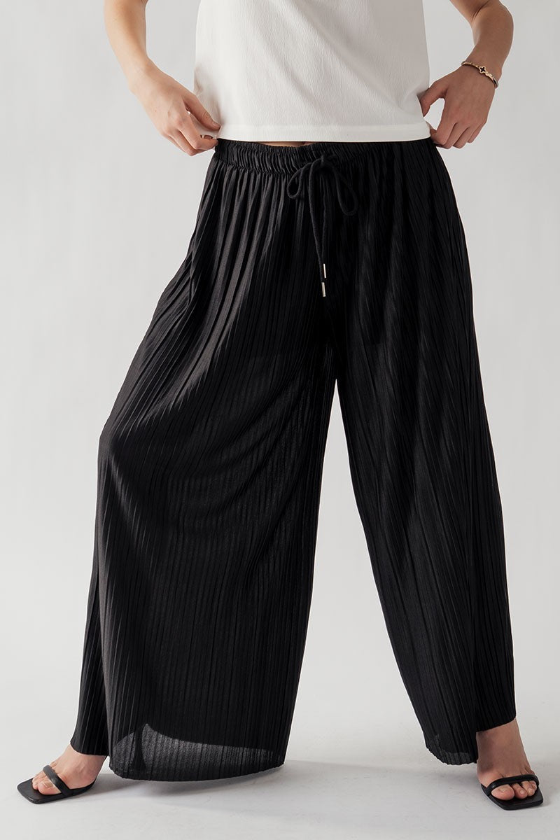 Pleated Wide-Leg Drawstring Waist Pants in Black - Women's Wholesale Casual Pants | Trend Notes