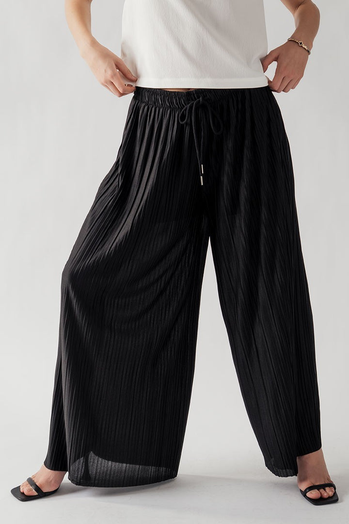 Pleated Wide-Leg Drawstring Waist Pants in Black - Women's Wholesale Casual Pants | Trend Notes