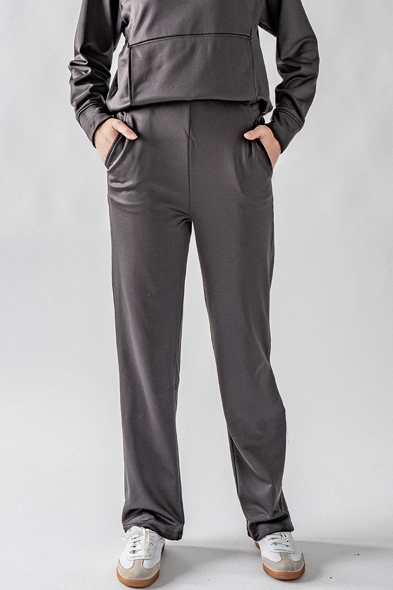 Relaxed Fit Elastic Waist Straight Leg Pants in Black - Women's Wholesale Casual Pants | Trend Notes