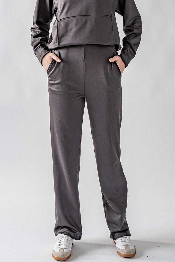 Relaxed Fit Elastic Waist Straight Leg Pants in Black - Women's Wholesale Casual Pants | Trend Notes