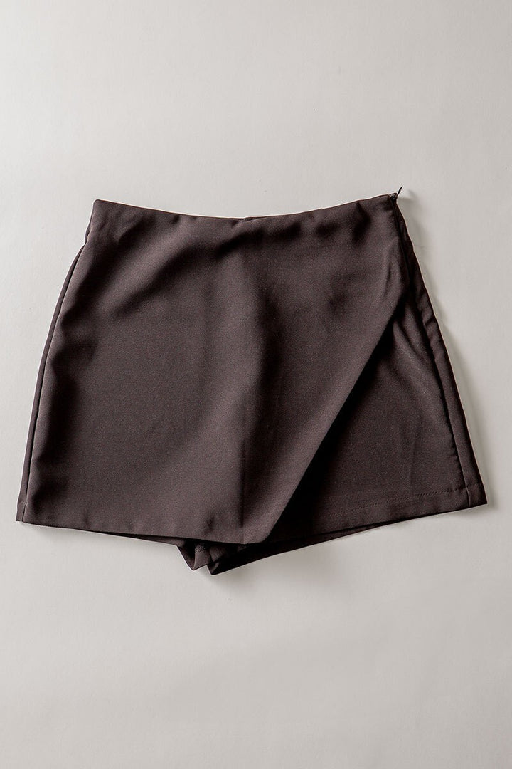 SIDE ZIP UP THIGH LENGTH WRAP HEM SHORTS in Black - Women's Wholesale Casual Shorts | Trend Notes