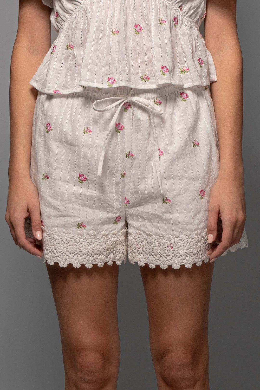 Floral Embroidered Crochet Trim Shorts in White Pink - Women's Wholesale Casual Shorts | Trend Notes
